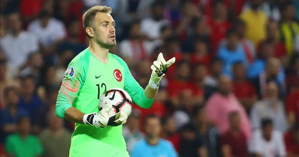 Mert Günok, 11 Yıl Sonra Fenerbahçe'ye Döndü