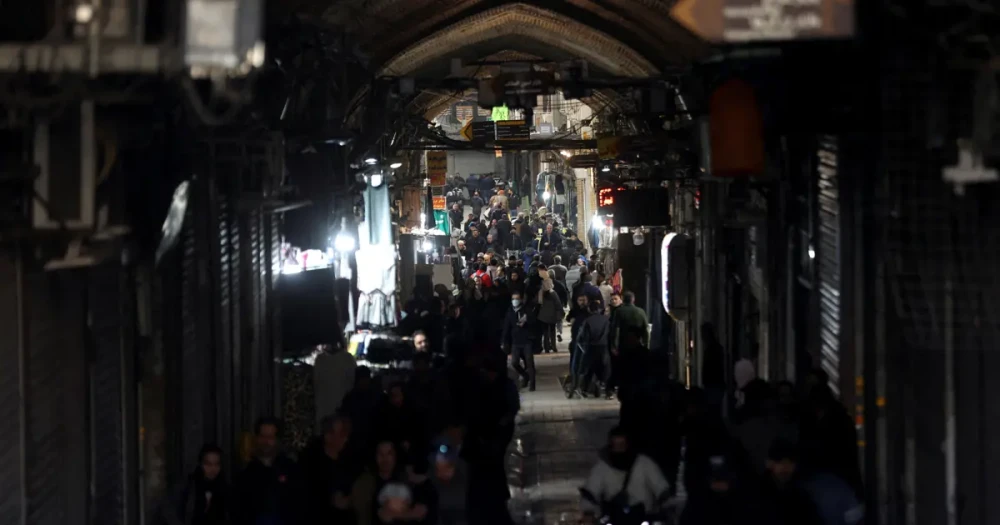 İran'da Protestolar Şiddetlendi: 65 Can Kaybı, 2300'den Fazla Gözaltı