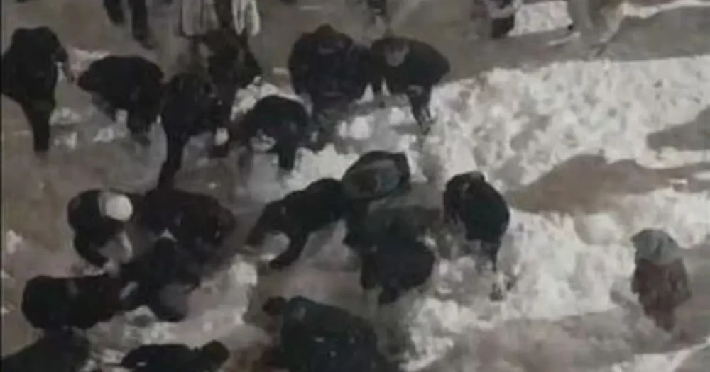 Çatıda Biriken Kar Öğrenciyi Yaraladı