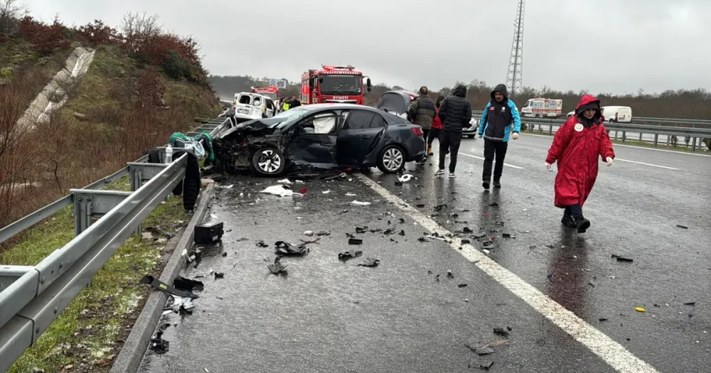 İstanbul-İzmir Otoyolu'nda Kanlı Kaza: 1 Ölü, 10 Yaralı
