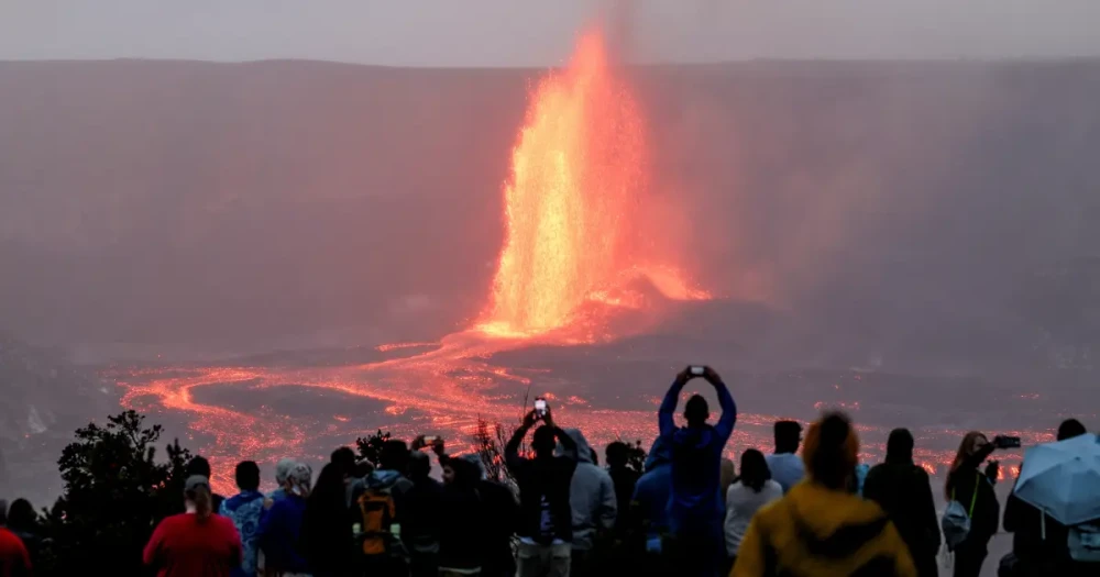 Kilauea Yanardağı Bir Yılda 40'ıncı Kez Lav Püskürttü