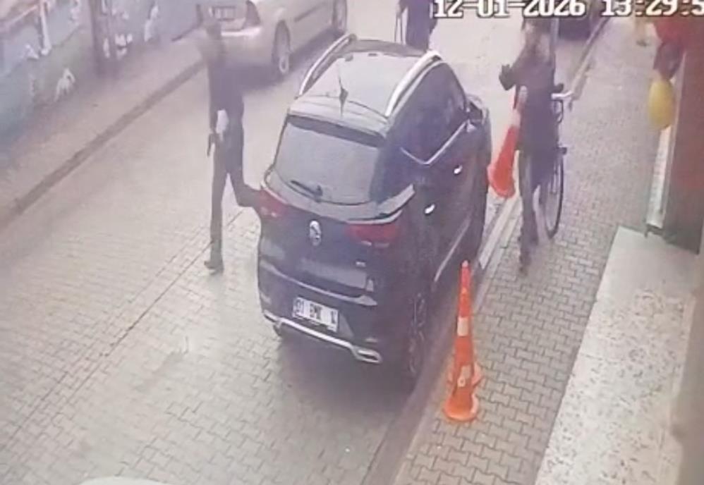 Okul Önünde Dehşet: Öğretmene Yumruklu ve Silahlı Saldırı