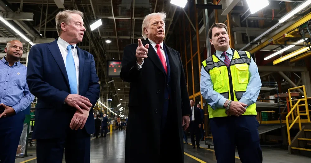 Trump'ın Fabrika Ziyareti Olaylara Sahne Oldu: İşçi Kovuldu