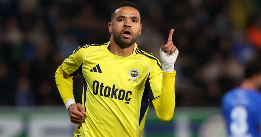Fenerbahçe'nin Yıldız Golcüsü İçin Avrupa'dan İki Dev Kulüp Sahaya İnidi: 20 Milyon Euro'luk Rekabet Başladı