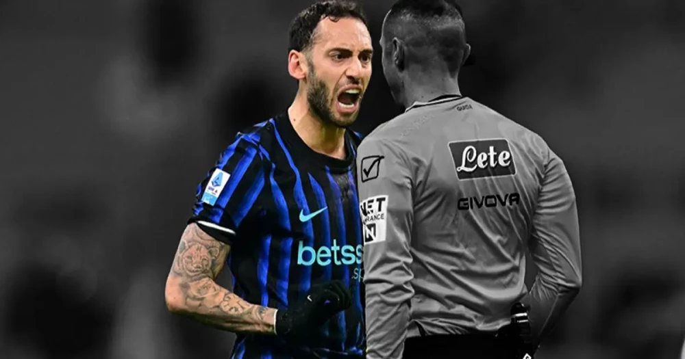 Galatasaray'a Hakan Çalhanoğlu'ndan Kötü Haber: Transfer İhtimali Kapandı