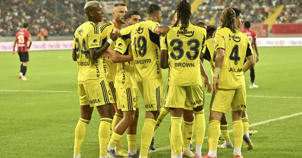 Fenerbahçe'nin Yıldızı İçin İki Dev Kulüp Yarışıyor: 5+20 Milyon Euro Teklifi