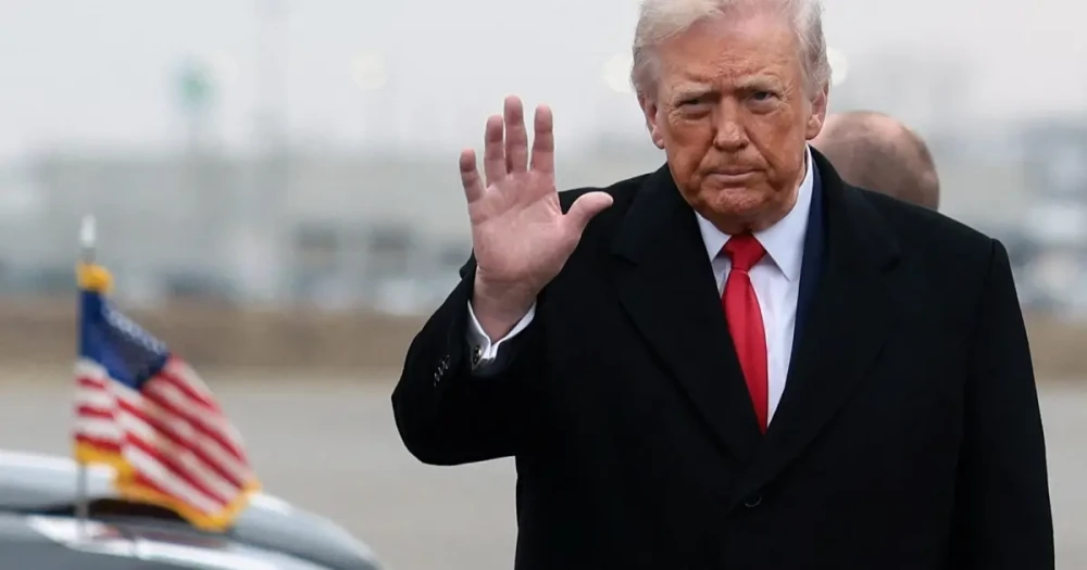 Trump'ın Grönland Planına Tepki Gösteren Ülkelere Gümrük Vergisi Tehdidi