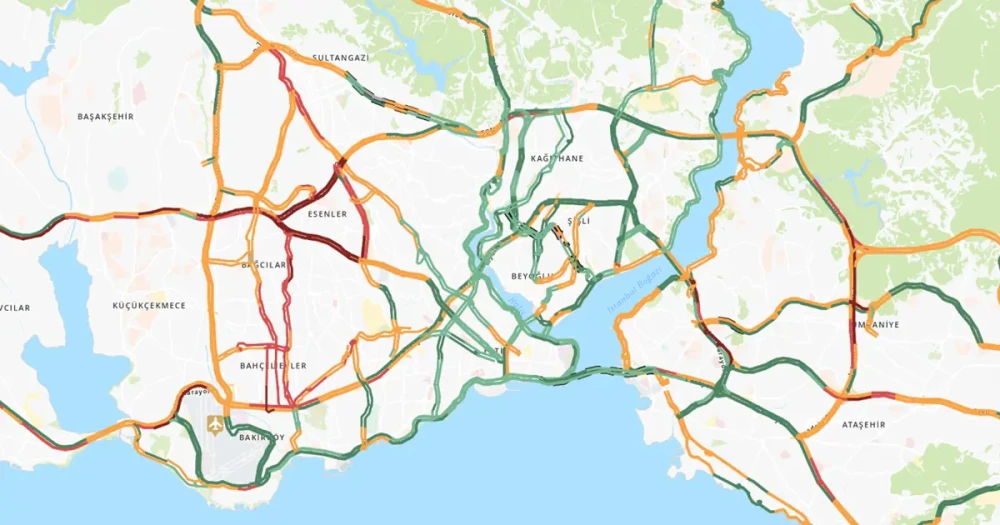 İstanbul'da Kar Etkisiyle Trafik Felç Oldu: Yoğunluk Yüzde 74'e Ulaştı