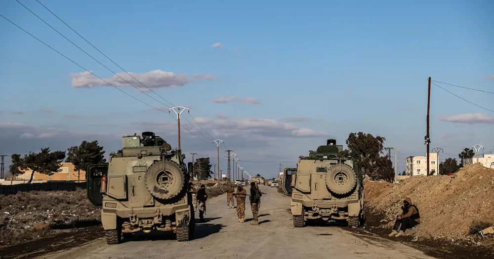Suriye'deki DAEŞ Mahkumları Irak'a Naklediliyor