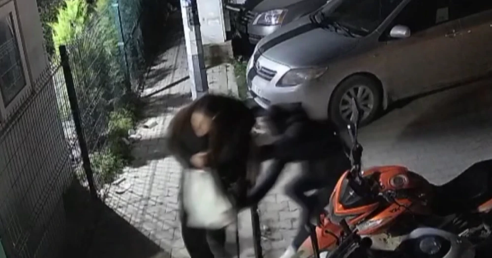 İzmir'de Kan Donduran Cinayet: Genç Kadın Hayatını Kaybetti
