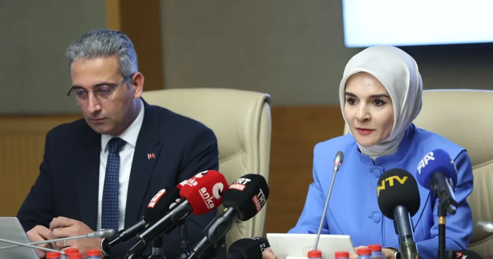 Bakan Göktaş'tan "Mavi Gözlü Bebek Siparişi" Tepkisi: Evlat Edinme Süreci Detaylandırıldı