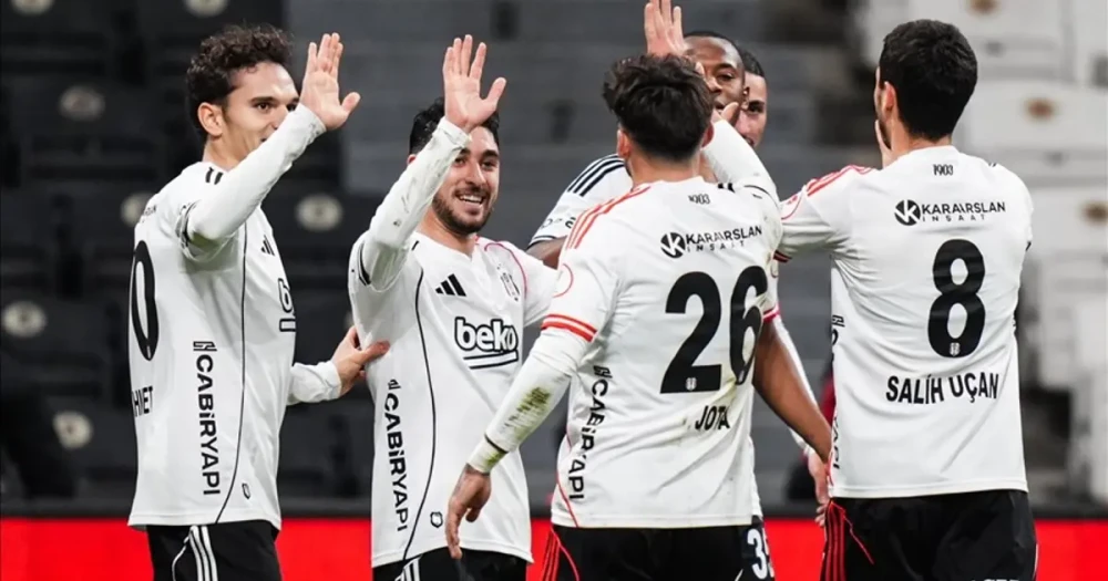 Eyüpspor ve Beşiktaş, Süper Lig'de Sahaya Çıkıyor: Kritik Mücadele Detayları