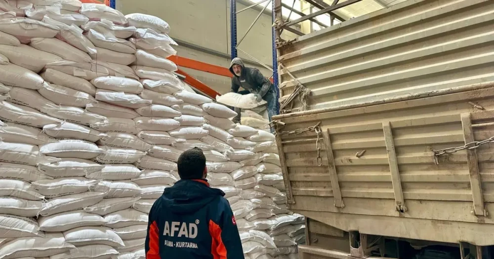 Türkiye, Aynularab'a 11 TIR İnsani Yardım Gönderdi