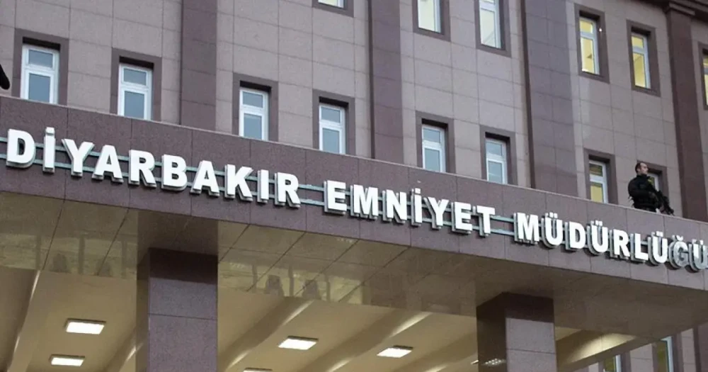 Diyarbakır Emniyet Müdürlüğü'ne El Yapımı Patlayıcıyla Saldırı Girişimi Engellendi