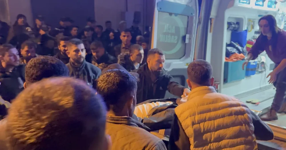 Bahçeye Girenleri Korkutmak İçin Ateş Açtı, Balkondaki Genç Hayatını Kaybetti