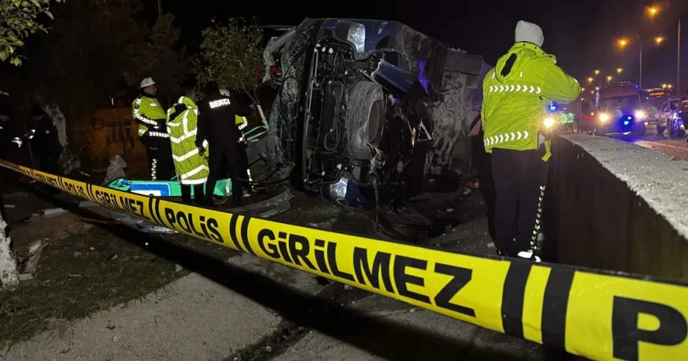 Adana'da Otobüs Kazası: 8 Yaralı