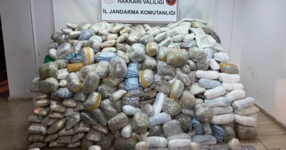 Zehir Tacirlerine Darbe: Hakkari'de 348 Kilogram Uyuşturucu Ele Geçirildi