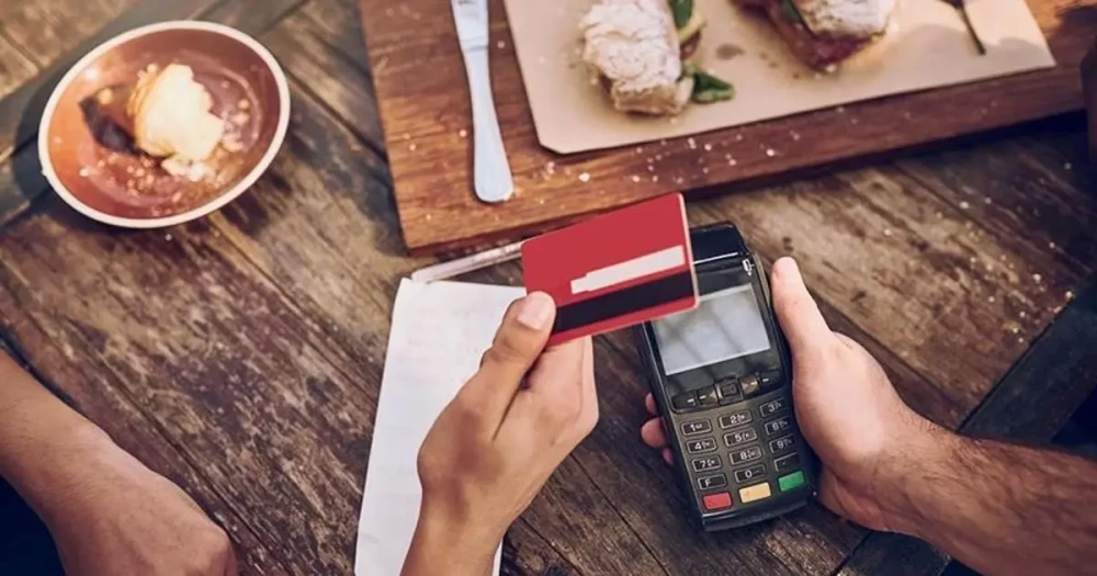 Kafe ve Restoranlarda Yeni Dönem: Servis Ücreti Yasaklanıyor, Ağır Cezalar Kapıda