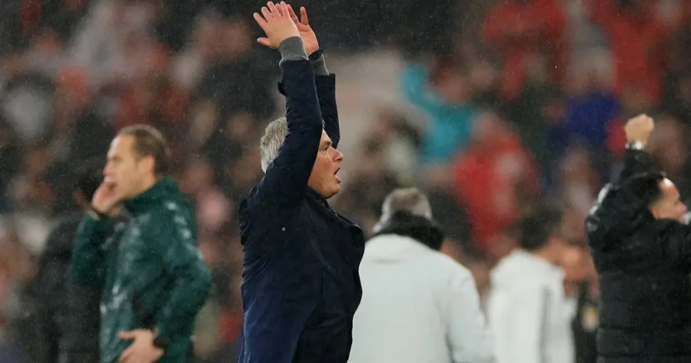 Mourinho'nun Benfica'sı Mucizeyi Gerçekleştirdi: Kaleci Trubin'in Golüyle Şampiyonlar Ligi'nde Son 24'e Kaldı