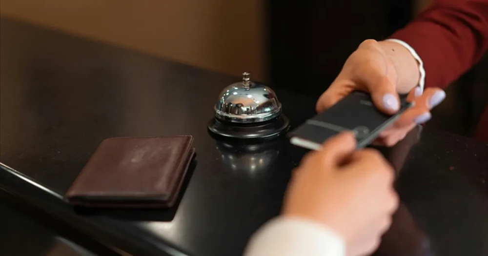 Antalya'da Otel, Üç Erkeği Kabul Etmedi: 150 Bin Lira Cezaya Çarptırıldı