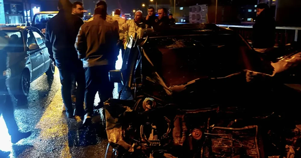 Zincirleme Kazada 8 Araç Birbirine Girdi: Trafik Felç Oldu