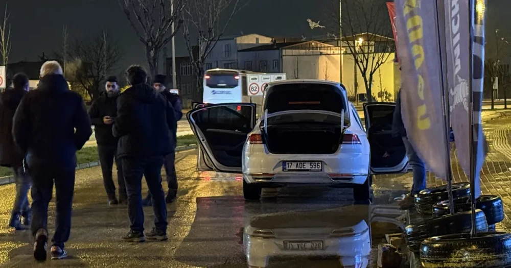 Polisten Kaçan Araçtan El Bombası ve Silah Ele Geçti