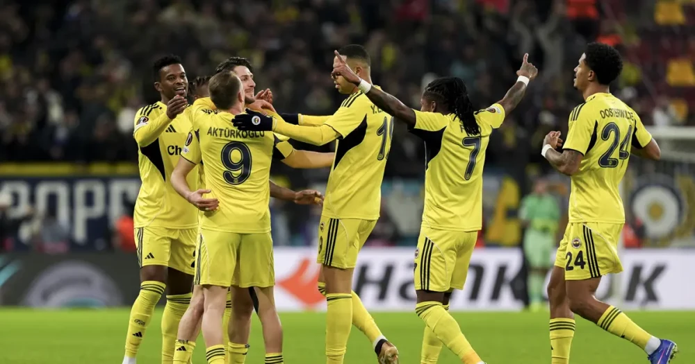 Fenerbahçe Kocaeli Deplasmanında Zirve Yarışına Devam Ediyor