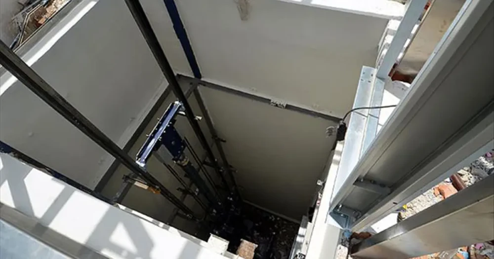 İstanbul'da Asansör Faciası: Bir İşçi Hayatını Kaybetti