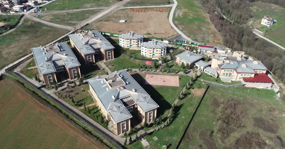 Hendek Kadın Açık Ceza İnfaz Kurumu'nda Yangın: 11 Mahkum Tedbir Amaçlı Hastaneye Kaldırıldı