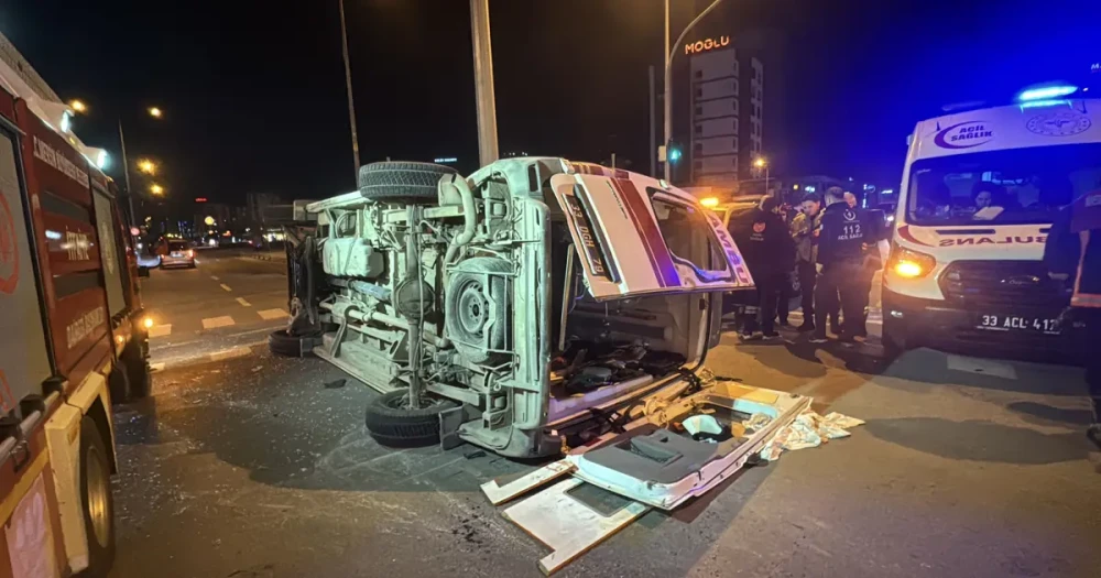 Hasta Taşıyan Ambulans Kaza Yaptı: 5 Yaralı