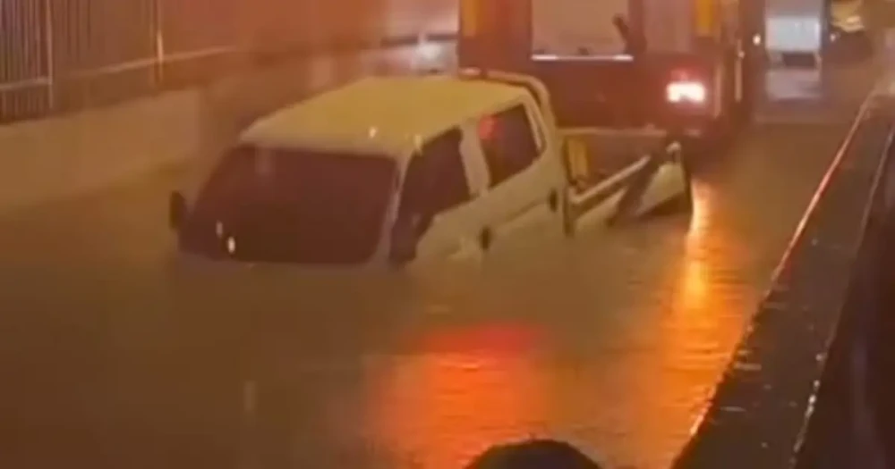 İzmir'de Şiddetli Sağanak: Alt Geçitte Mahsur Kalan Sürücü Hayatını Kaybetti