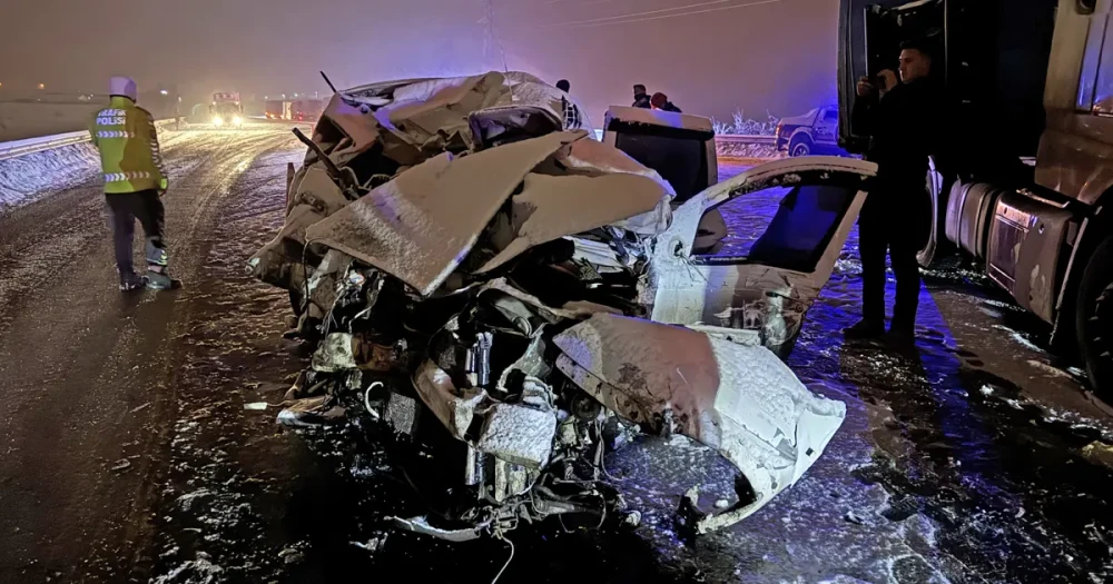 Erzurum'da Korkunç Kaza: Dört Kişi Hayatını Kaybetti