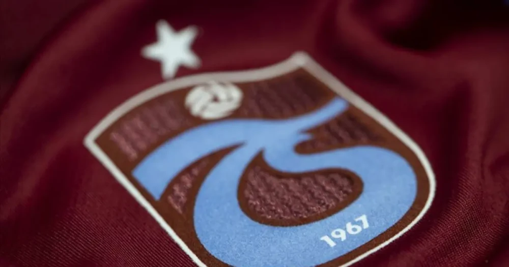 Trabzonspor Otobüsüne Samsun'da Taşlı Saldırı: Türk Futbolunda Güvenlik Endişesi
