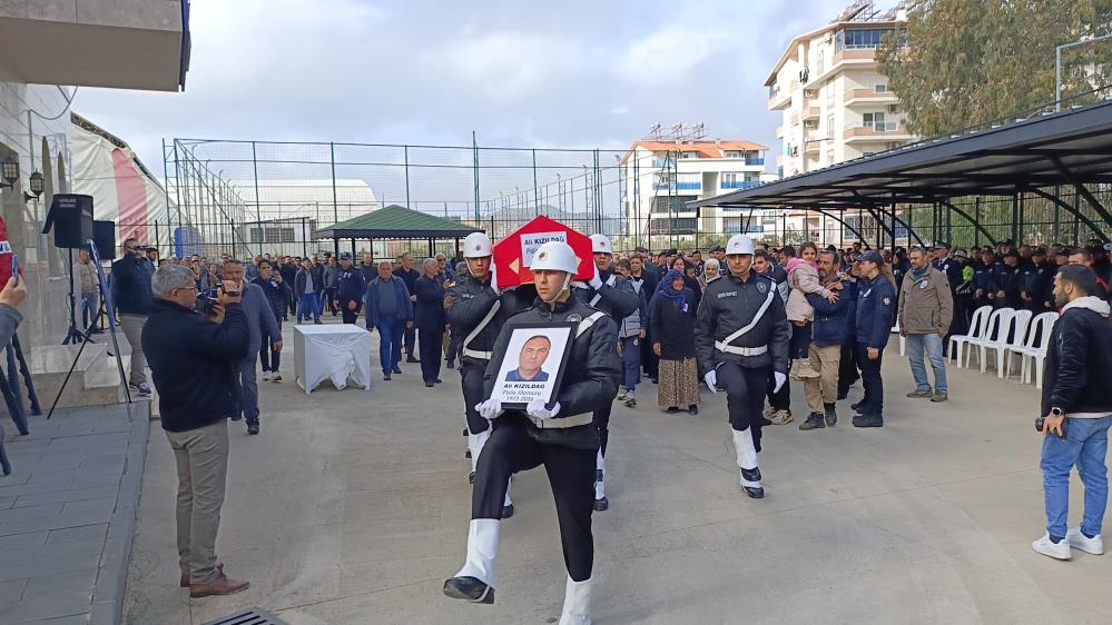 Antalya Havalimanı'nda Görevli Polis Memuru Hayatını Kaybetti