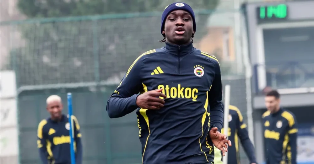 Fenerbahçe'nin Yeni Forveti Sidiki Cherif Sahaya İndi
