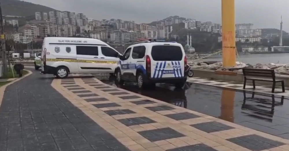 Bursa'da Sahil Güvenlik Ekiplerinden Denizde Ceset Çıkarma Operasyonu
