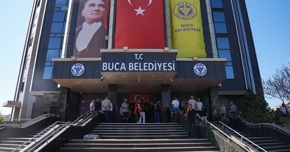 Buca Belediyesi'nde İşçiler Yan Haklar İçin Eyleme Gitti, Sorun Çözüldü
