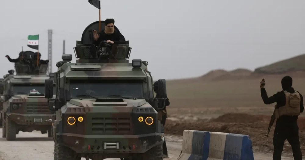 Suriye Ordusu Haseke'den Çekiliyor: Güvenlik Kontrolü İç Güvenlik Birimlerine Devrediliyor