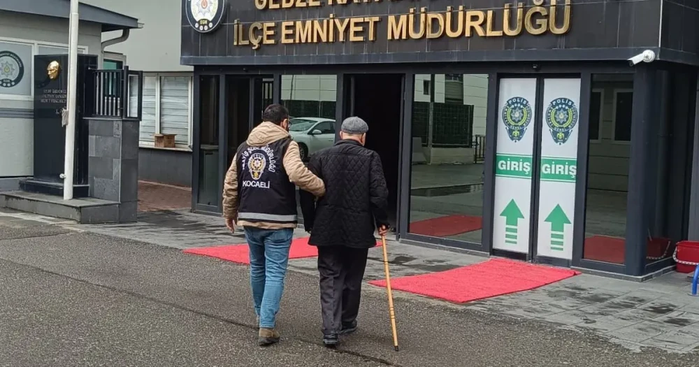 Dolandırıcılık Suçundan Aranan Şahıs, Bastonuyla Emniyete Götürüldü