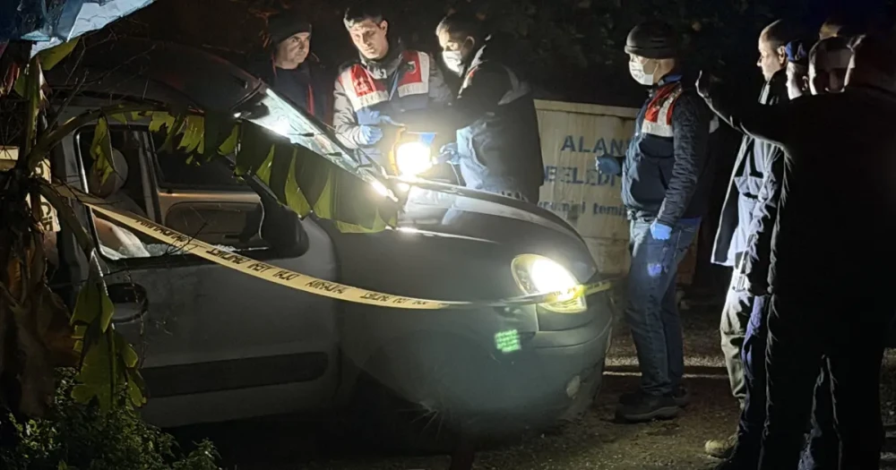 Alanya'da Seyir Halindeki Araçta Kanlı Pusu: Bir Kişi Hayatını Kaybetti