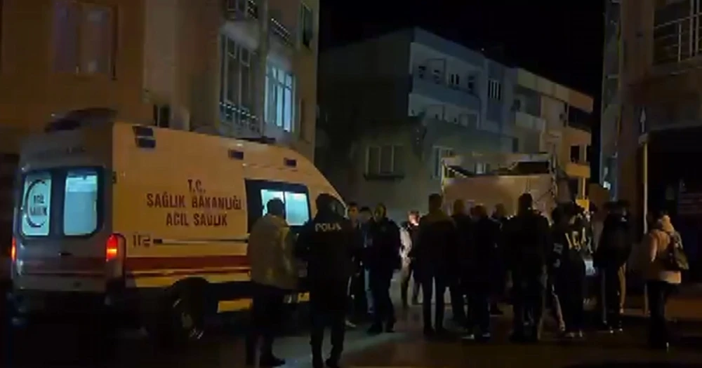 4. Kattan Kamyonetin Üzerine Düşen Çocuk Ağır Yaralandı