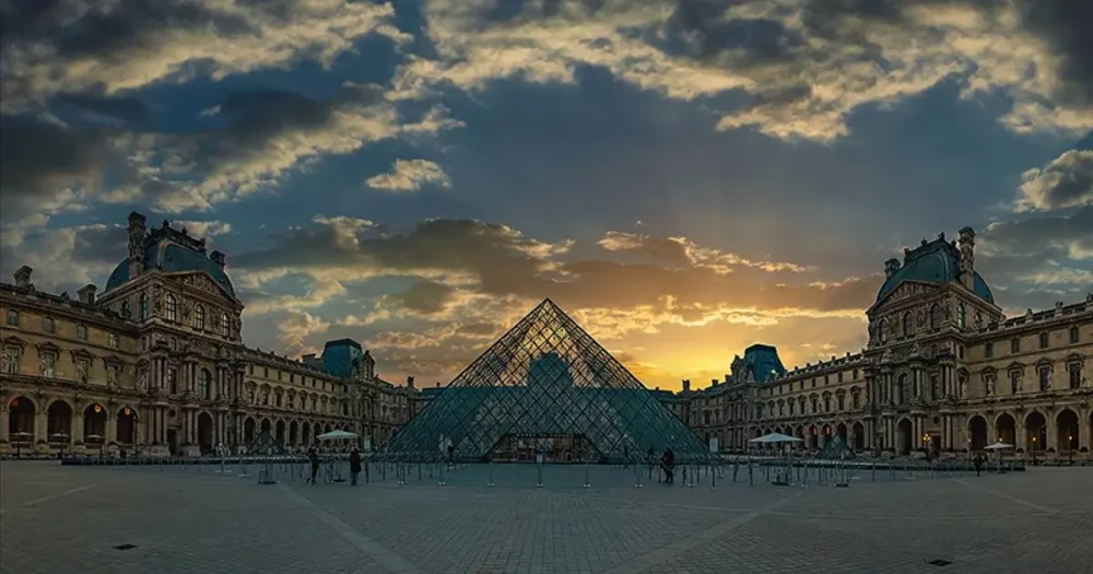 Louvre Müzesi'nde Yeni Bir Skandal: Su Sızıntısı Sanat Eserlerine Zarar Verdi