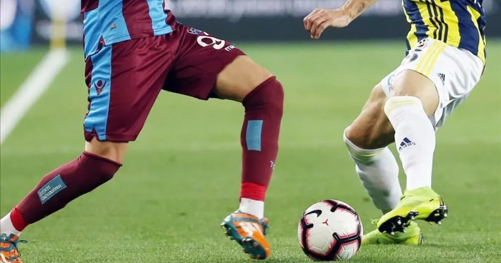 Süper Lig'de Nefes Kesecek Dev Derbi: Trabzonspor ve Fenerbahçe Karşı Karşıya
