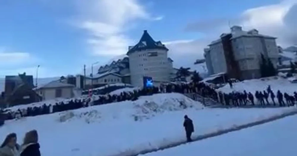 Uludağ'da Yazdan Kalma Gün Keyfi, Dönüşte Uzun Teleferik Kuyruğuna Takıldı