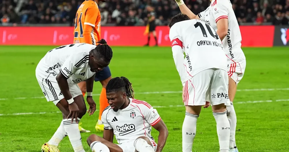 Beşiktaş'ta Talihsiz Sakatlık: Oyuncu Sahadan Ayrılmak Zorunda Kaldı