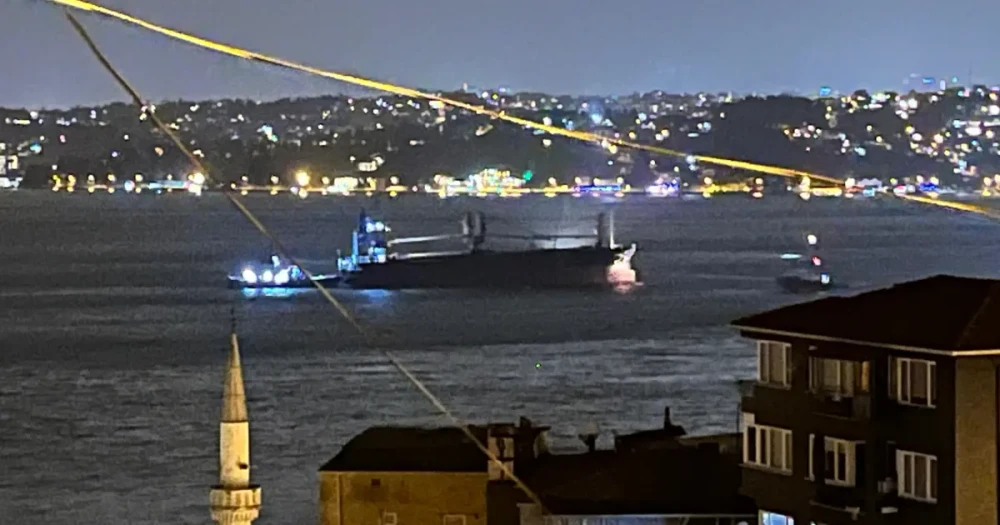 Fırtına İstanbul'da Gemiyi Savurdu: Razouk Tehlikede