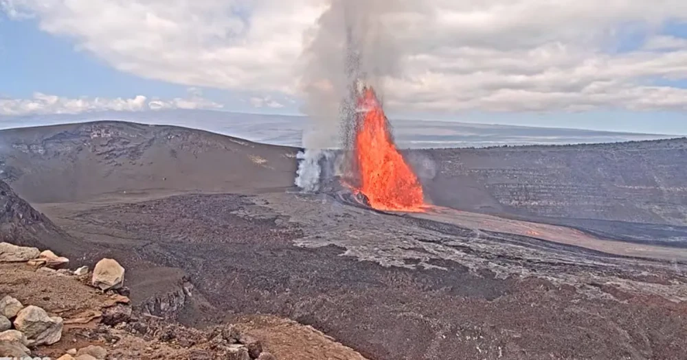 Hawaii'de Kilauea Yanardağı Yeniden Aktif: Lavlar Gökyüzüne Yükseldi