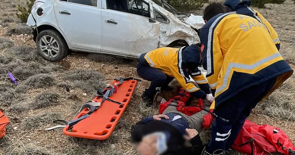 Boşanma Aşamasındaki Eşini Bıçaklayan Şüpheli, Kaçarken Trafik Kazasında Hayatını Kaybetti