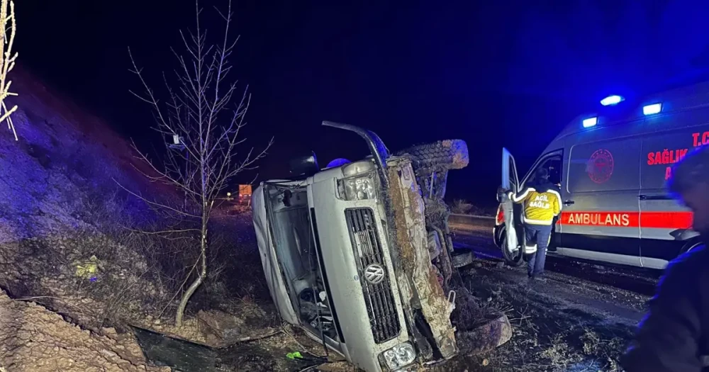 Uşak'ta İşçi Servisi Şarampole Devrildi: 17 Yaralı