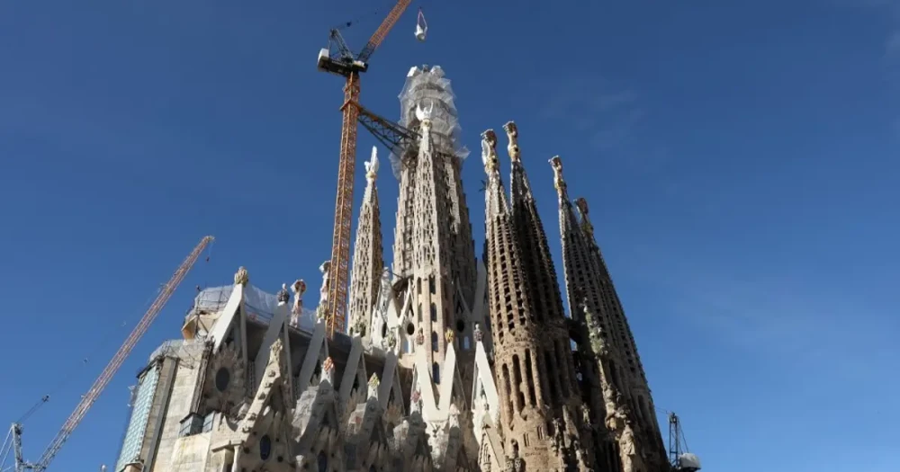 Sagrada Familia'da Tarihi An: 144 Yıllık İnşaatın Zirvesine Ulaşıldı
